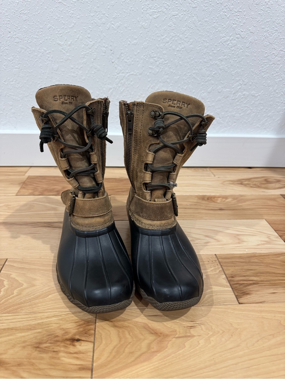 Sperry Tan & Black Lace-Up Waterproof Boots